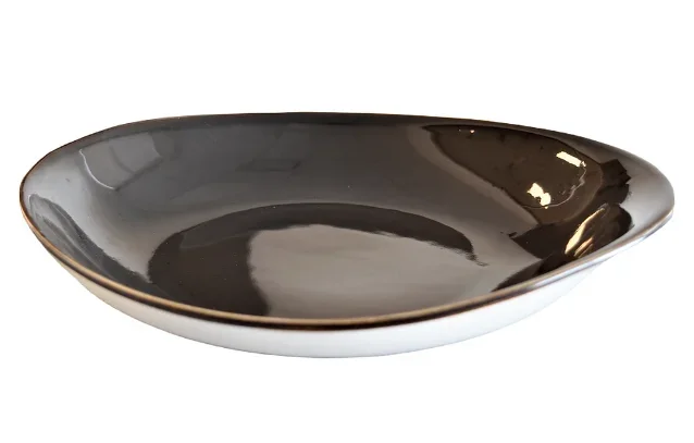 Assiette ovale brun 11 po x 9,5 po