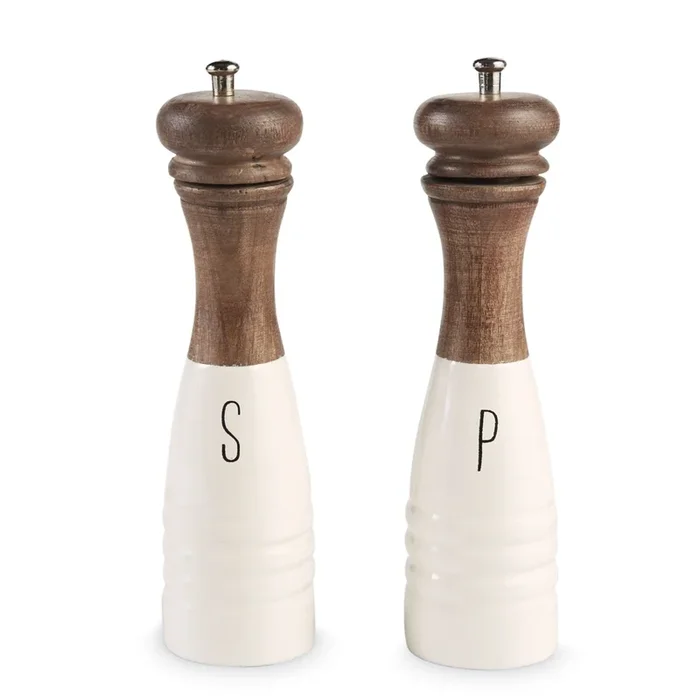Ensemble de salière et poivrière en bois