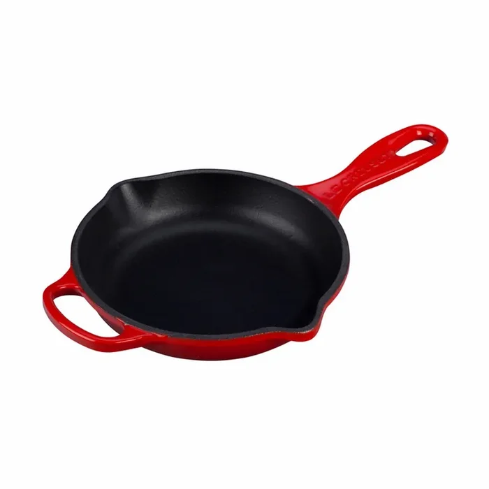 Le Creuset 6 1/3″ (1/2 Qt.) Signature Cast Iron Handle Skillet – Cerise