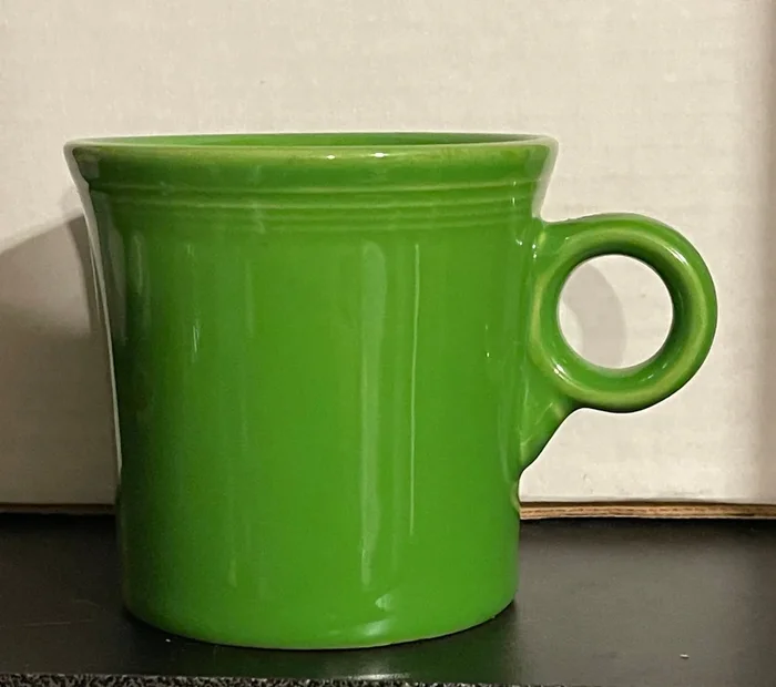 P86 Fiesta Shamrock Ring Handled Mug